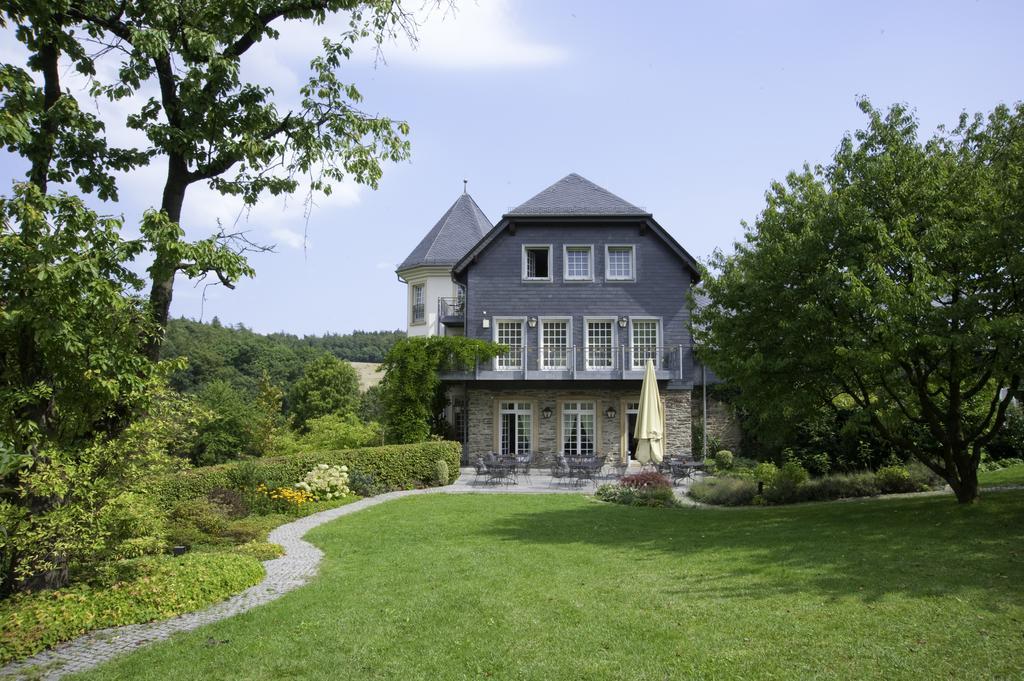 Hofgut Georgenthal Hotel Hohenstein Exterior photo