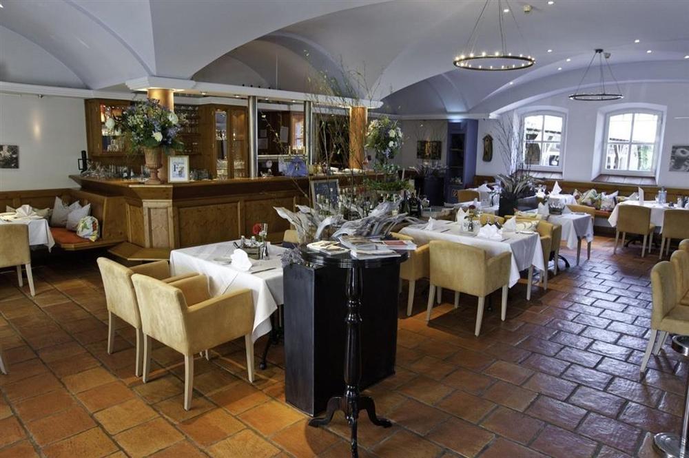 Hofgut Georgenthal Hotel Hohenstein Restaurant photo