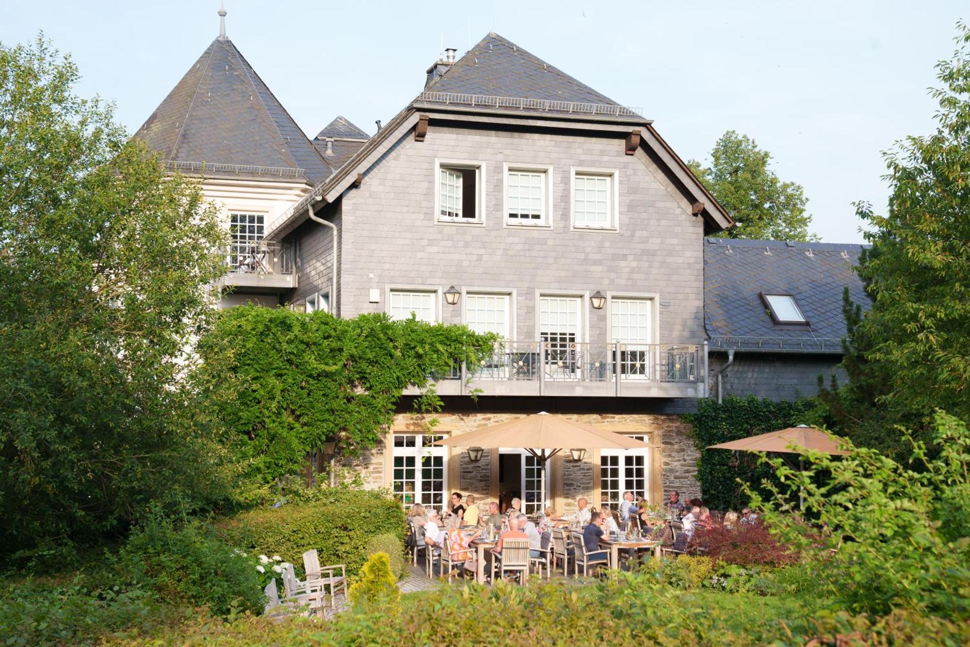 Hofgut Georgenthal Hotel Hohenstein Exterior photo