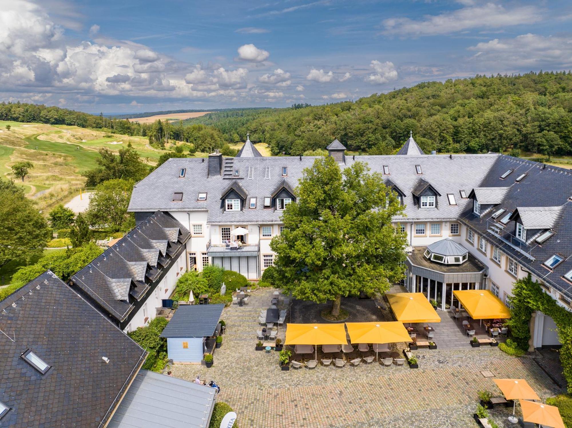 Hofgut Georgenthal Hotel Hohenstein Exterior photo